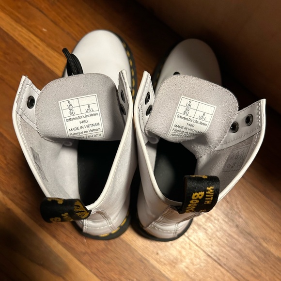 Doc Martens 1460 White Smooth Leather Lace up Boots Size 8 - Picture 4 of 6